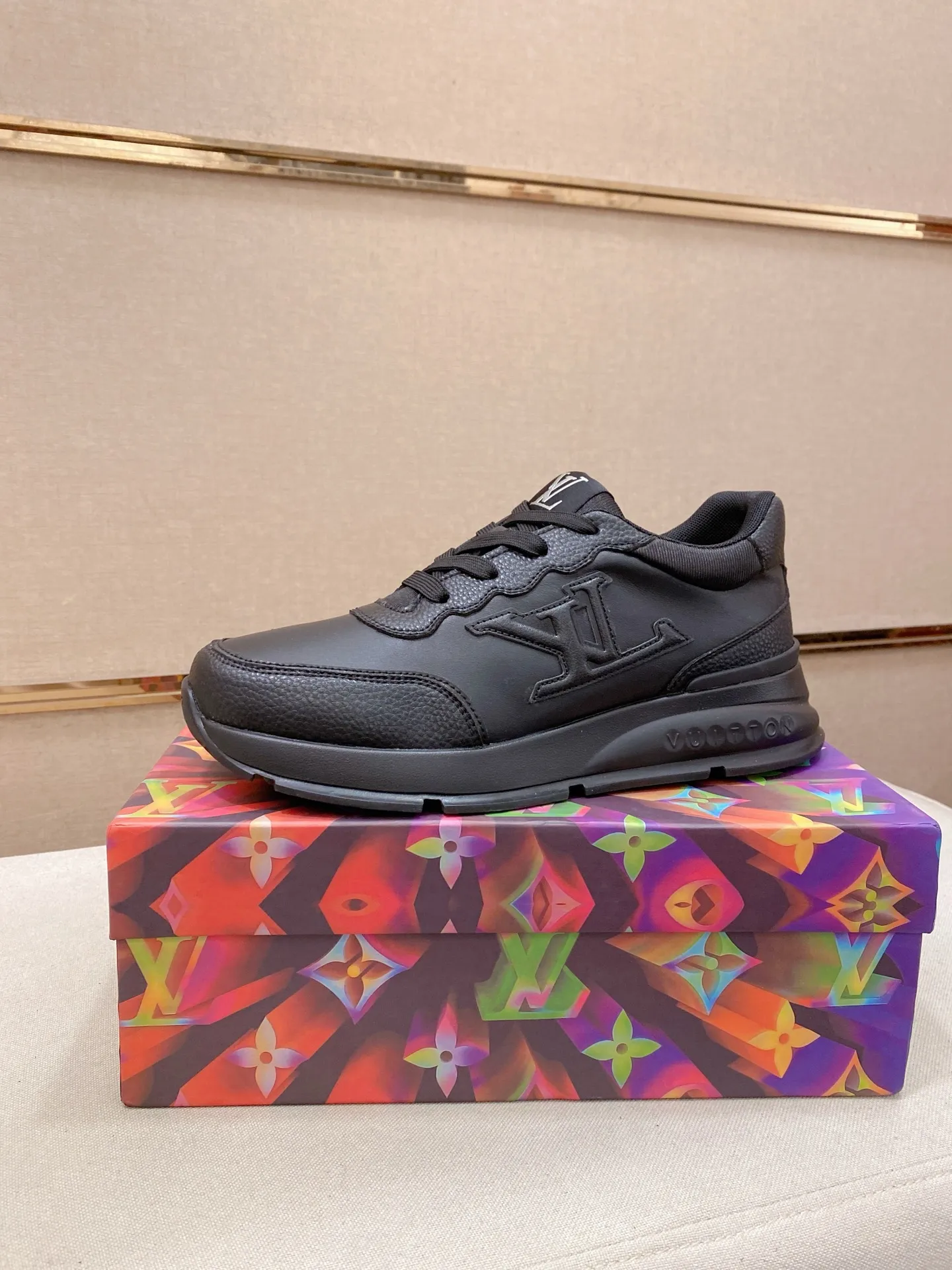 Men's shoes: 442💰🎉🎉LV~Louis Vuitton trendy men's shoes, new shipments, latest matching, the same style as the official website, super high quality, hot sales of the season [strong][strong][strong]Selected first-layer cowhide, comfortable sheepskin lining, original last, comfortable on the foot, wear-resistant rubber outsole, size: 38-44.
